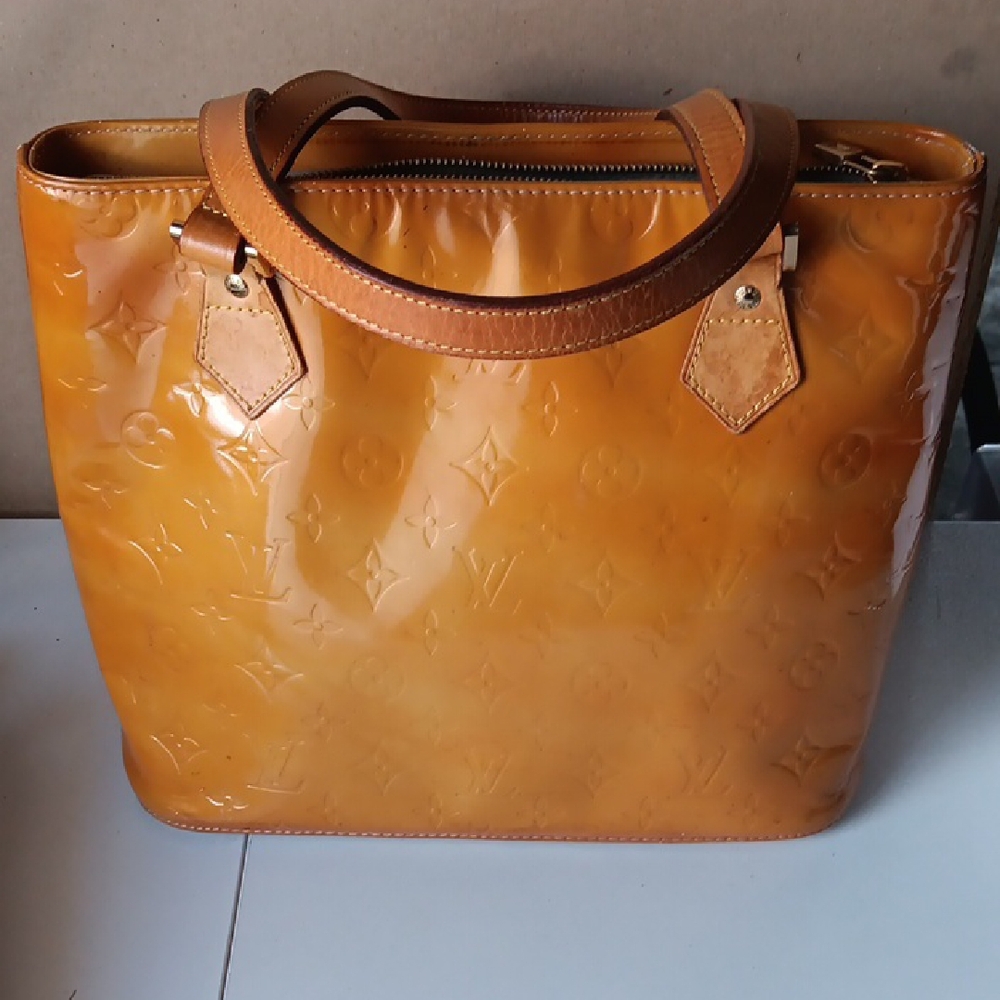 Louis Vuitton Amber Monogram Vernis Tote Bag - Picture 4 of 17